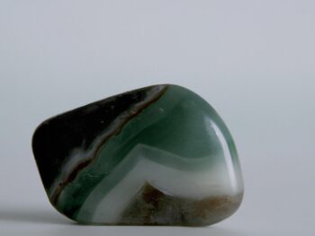 Nefrita (Var.): La Piedra Preciosa Más Versátil Y Resistente Que Debes Conocer. - Magia Blanca